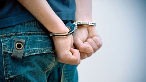 Tânăr reținut după ce agresat și a tâlhărit o femeie din Cordăreni 