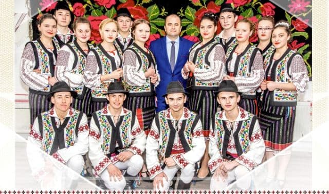 Ansamblul Folcloric „HORA” Vlăsinești ajunge în metropola americană NEW YORK 
