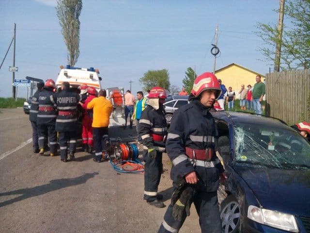 Directorul adjunct al Școlii Spiru Haret Dorohoi, implicat într-un grav accident de circulație FOTO