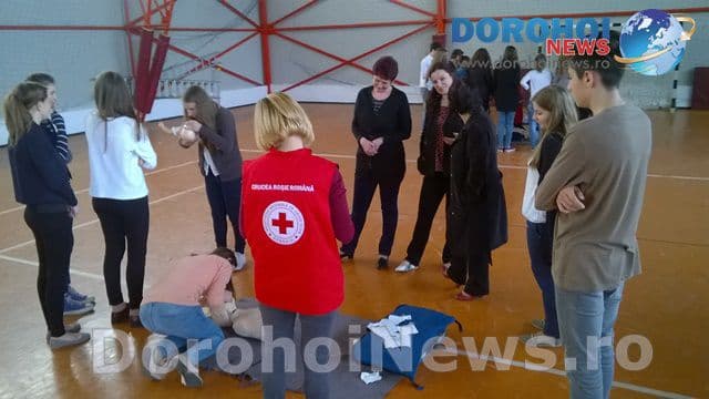 Cursuri de prim ajutor la Colegiul Național „Grigore Ghica” Dorohoi - FOTO