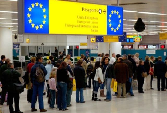 „Românii sunt nişte gunoaie” - declaraţia scandaloasă a unui politician britanic