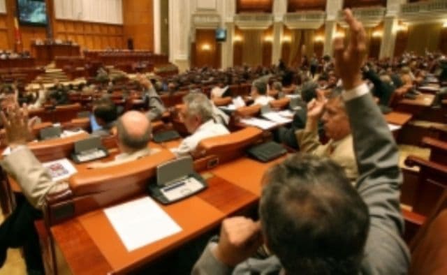 Guvernul dă aviz negativ la pensiile speciale ale aleşilor. „Nu ne lasă FMI”