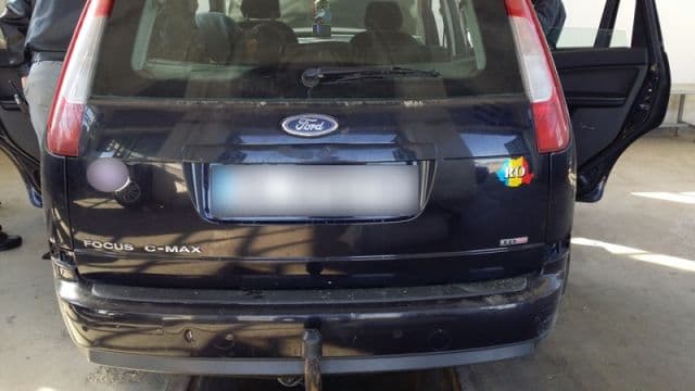 Depistat de polițiștii de frontieră în trafic cu un Ford cu numerele de înmatriculare expirate