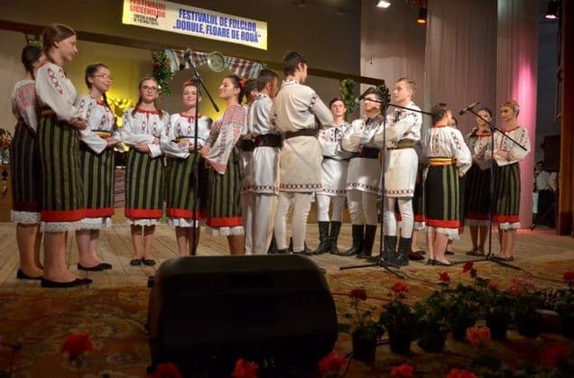Festivalul judeţean de folclor „Dorule, floare de rouă”, a XIII-a ediție. Vezi laureații!