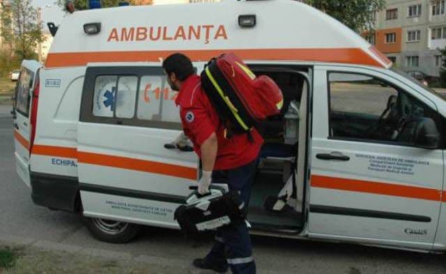Tânăr de 23 de ani găsit mort în apartamentul în care locuia