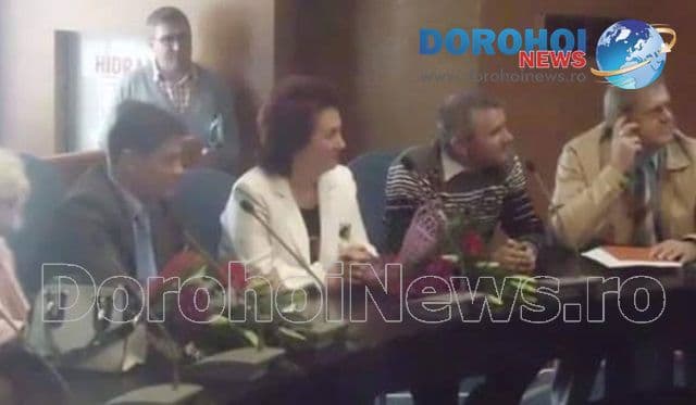 Fostul secretar al municipiului Dorohoi, Veronica Florea, premiată de prefect, alături de doi foști colegi