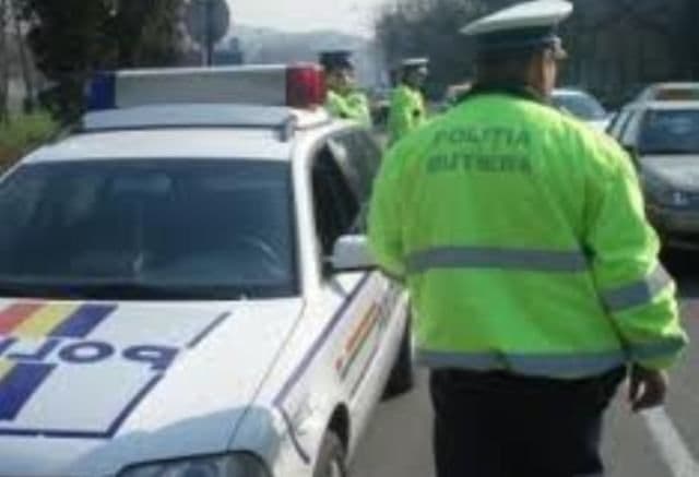 Șofer din Cristinești aproape de coma alcoolică găsit cu mașina într-un șanț