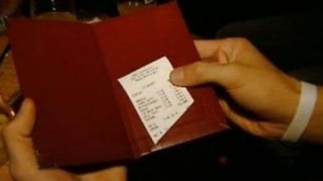 Impozitul pe bacşiş va fi eliminat, a anunţat Ministerul Finanţelor