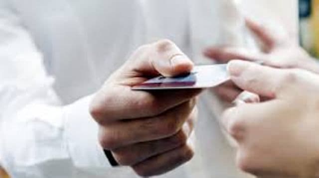 Guvernul vrea să mai introducă un card, pentru tinerii fără ocupaţie