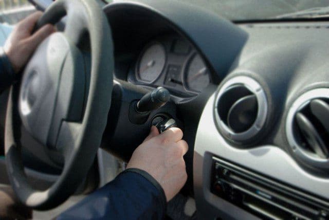 Și-a lăsat mașina cu cheile în contact pe o strada din Dorohoi și a rămas fără ea. Vezi unde a fost găsită