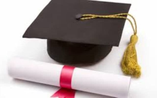 Atenţie la cursurile online: Universităţi fantomă oferă diplome false pentru studii online