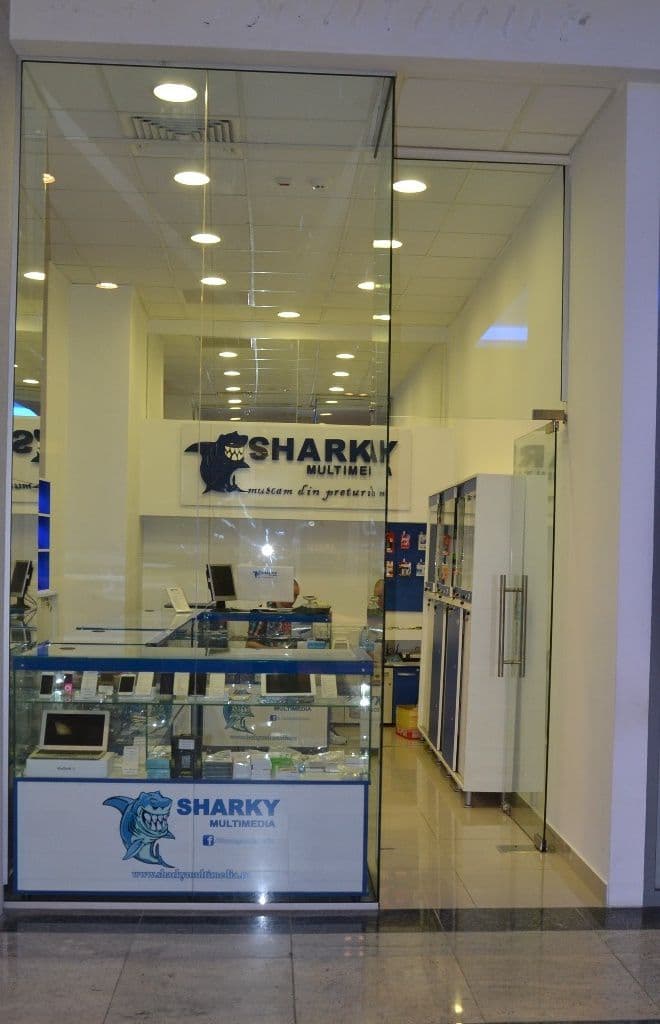 Magazinul de electronice Sharky Multimedia s-a mutat la etajul 3 în Uvertura Mall