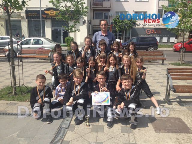 Formația de dansuri „Sunshine” din Dorohoi, a „Plutit prin dans” obținând locul I la Bacău - FOTO