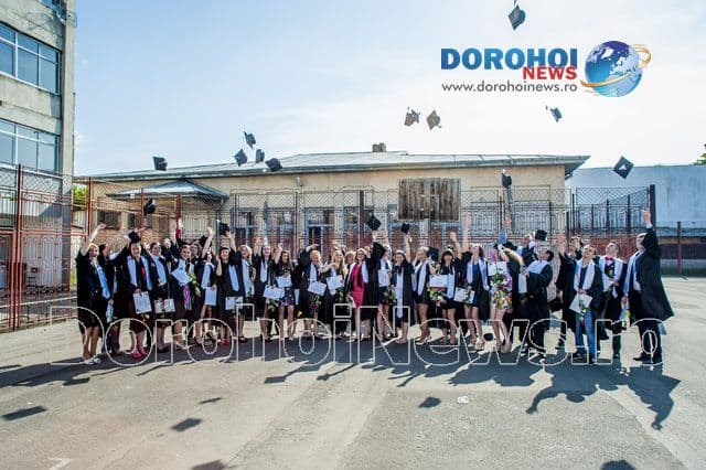 Curs festiv organizat de prima promoție de asistenți generaliști ce au absolvit FEG Dorohoi - FOTO