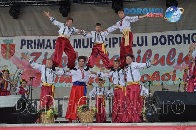 Spectacol și „defilare” de talente la Zilele Copilului Dorohoi 2015 – FOTO
