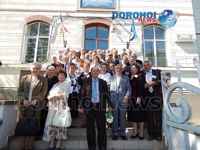 Întâlnire emoţionantă după 50 de ani a promoției 1965 a Liceului „Grigore Ghica V.V.” Dorohoi - FOTO