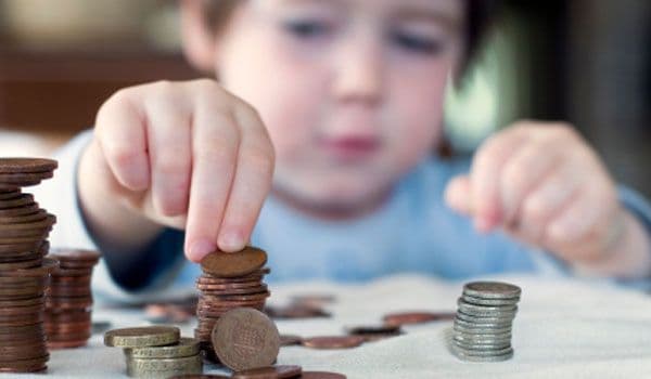 Sprijin consistent pentru românii cu venituri reduse din partea Guvernului Ponta, prin prețuri mai mici la alimente și alocații mai mari pentru copii