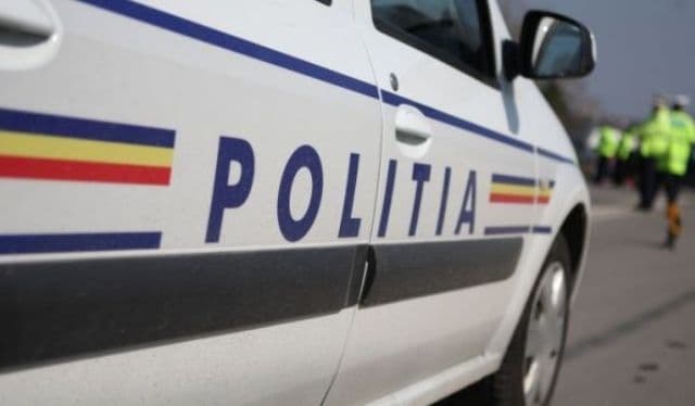 Un bărbat din Șendriceni a intrat cu mașina în gardul unui consătean. O tânără a fost rănită