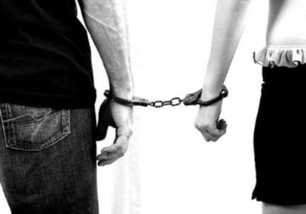 Cinci persoane reţinute, după comiterea unor infracţiuni cu violență