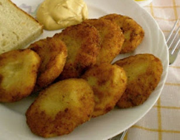 Chiftele de cartofi cu griș și iaurt