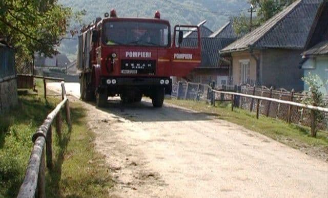 Seceta se resimte tot mai mult în județul Botoșani. Apă menajeră transportată de pompieri la Mihăileni