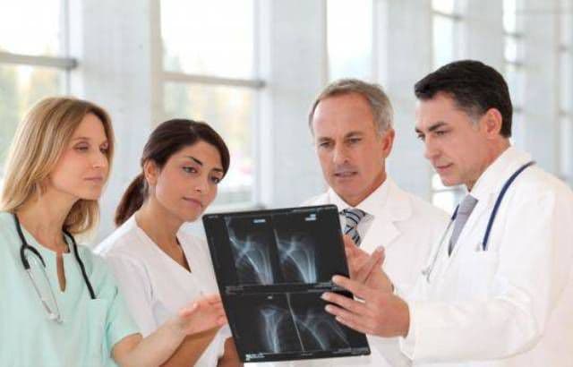 Medicii vor putea acorda consultaţii private în spitalele de stat