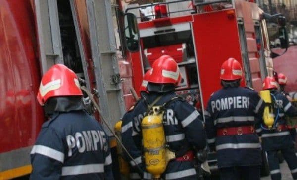 Incendiu cu repetiţie într-o comună din județul Botoșani, din cauza unei butelii