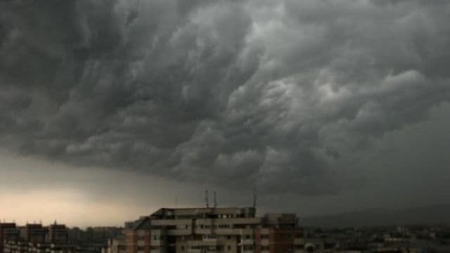 Informare ANM de instabilitate atmosferică la nivelul întregii țări, începând de duminică seară