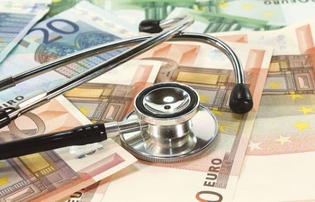 Europarlamentar: Legea privind veniturile medicilor obligă pacienţii să plătească toate serviciile medicale