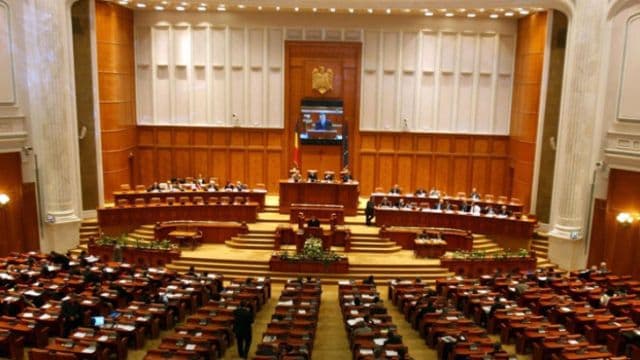 Aleșii își pregătesc pensii de lux. Câți bani vor primi dacă proiectul de lege trece