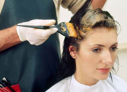 Părul în stil Cruella, noua tendință la modă