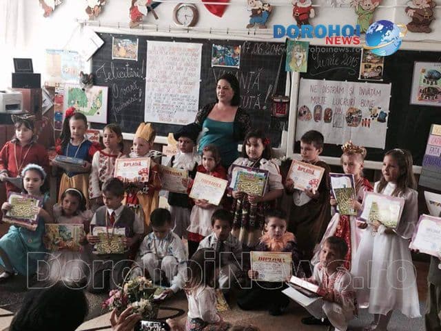 Bucurii, emoții, întrebări...: Serbarea boboceilor la Școala Gimnazială „A.I.Cuza” Dorohoi - FOTO