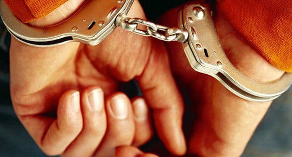 Bărbat bănuit de comiterea unor furturi din buzunare, reţinut de poliţişti