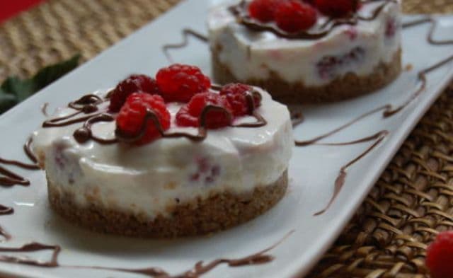Desert rece cu brânză și zmeură