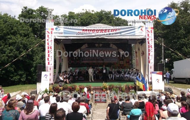Cei 30 de ani de cultură, creație și folclor ai Orchestrei „Mugurelul” puși în paginile unei monografii 