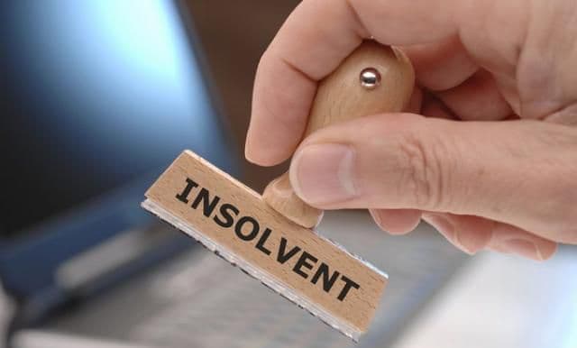 Anunț de ultima oră: Se șterg datoriile! Legea insolvenței persoanelor fizice, publicată în Monitorul Oficial