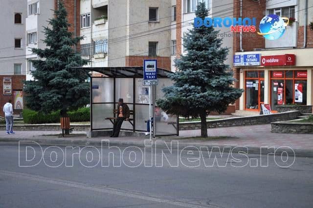 Primim la redacţie: Microbuzul trece, călătorii rămân - Cum ar trebui să procedăm? - FOTO