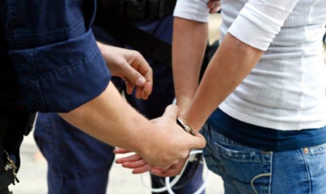 Menajeră româncă, arestată în Italia pentru maltratarea unei bătrâne