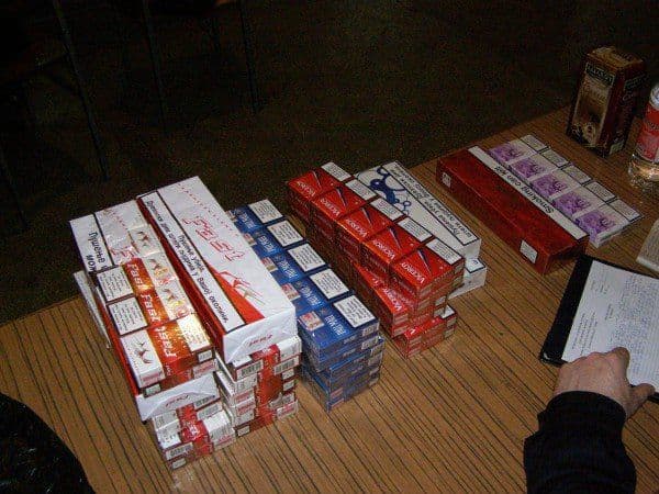 Jandarmii au lăsat o femeie fără țigările de contrabandă pe care le comercializa 