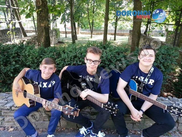 Trofeul Festivalului Naţional de Muzică Folk, câștigat un dorohoian - FOTO