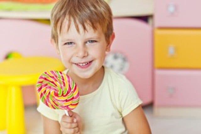 Nutriţioniştii atacă obiceiurile proaste ale părinţilor: „La copii nu se dă zahăr!”