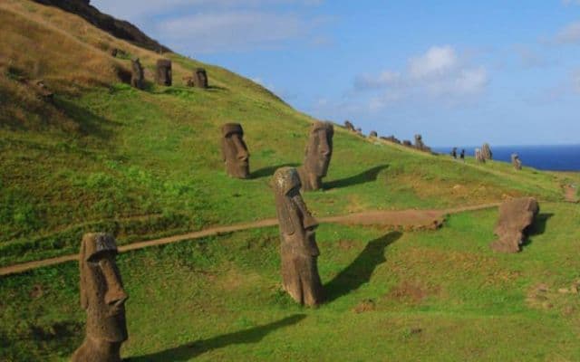 Cât de mari sunt de fapt statuile din Insula Paştelui. Descoperire uluitoare - FOTO