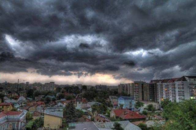 Se întorc ploile și furtunile în toată țara
