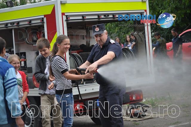 Pompierii pregătesc „viitorul în siguranță” şi la Dorohoi - VIDEO/FOTO