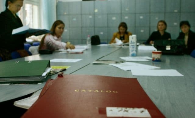 Veste bună pentru profesori. Vor primi bani pentru navetă