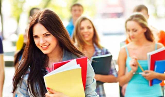 Structura anului şcolar 2015-2016: Când sunt vacanţele şi când se dau examene