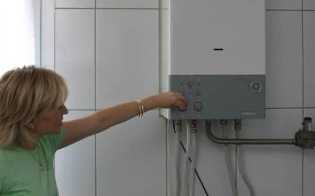 Veşti proaste pentru cei care au centrală termică de apartament! Se introduce „taxa pe coş”