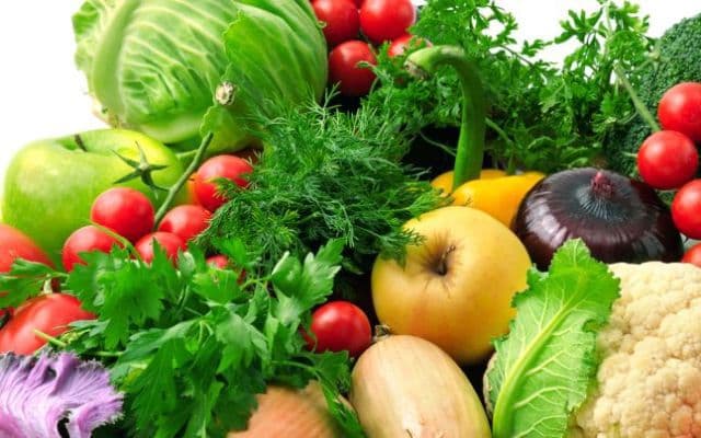 Cum consumăm corect legumele şi fructele. Otrava din plantele care ne înconjoară