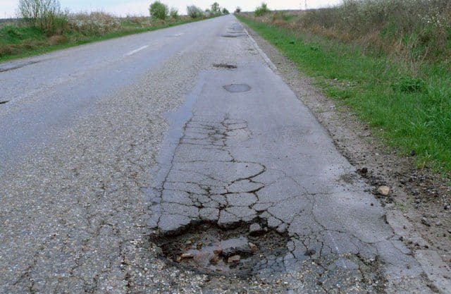 Oficialii declară! Mai multe tronsoane de drum județean intră în reparații