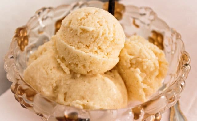 Îngheţată cremoasă de vanilie